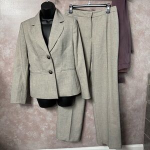 Chic Gray Blazer and Pants Set